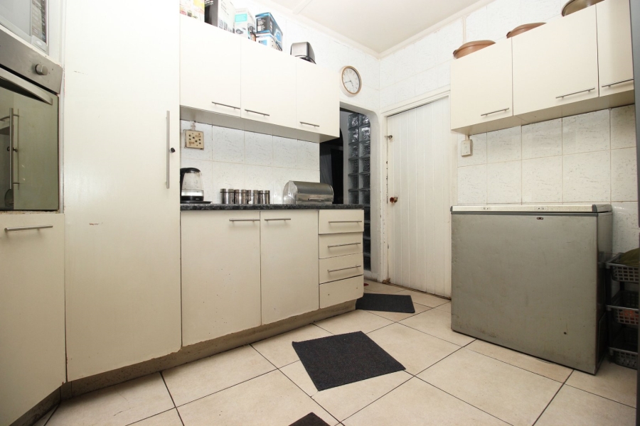 3 Bedroom Property for Sale in Silvertown Western Cape